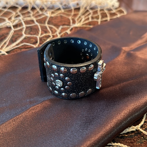 Black leather cuff. - Picture 9 of 9